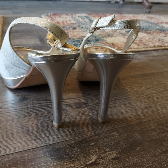 Shoes - Picture 4 of 5